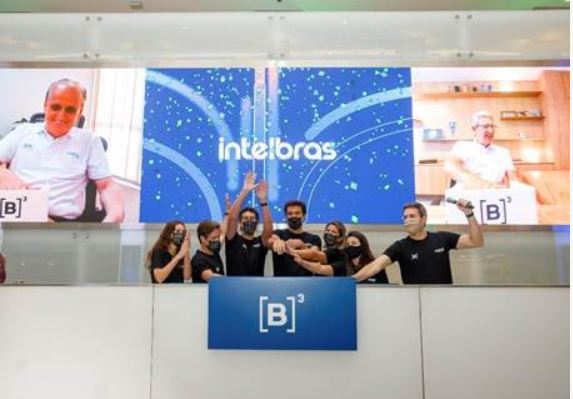 foto com estreia da Intelbras na bolsa de valores