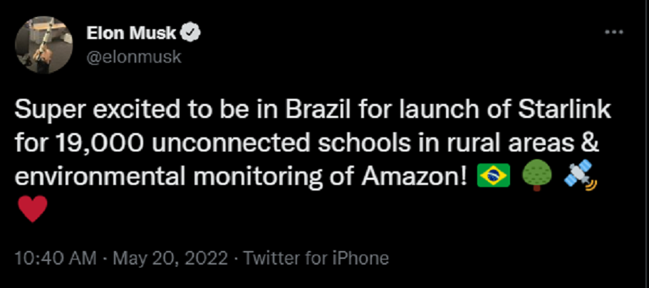 Print de tuíte de Elon Musk que diz, em tradução livre: “Muito animado de estar no Brasil para o lançamento da Starlink para 19 mil escolas não conectadas em áreas rurais e monitoramento ambiental da Amazônia”