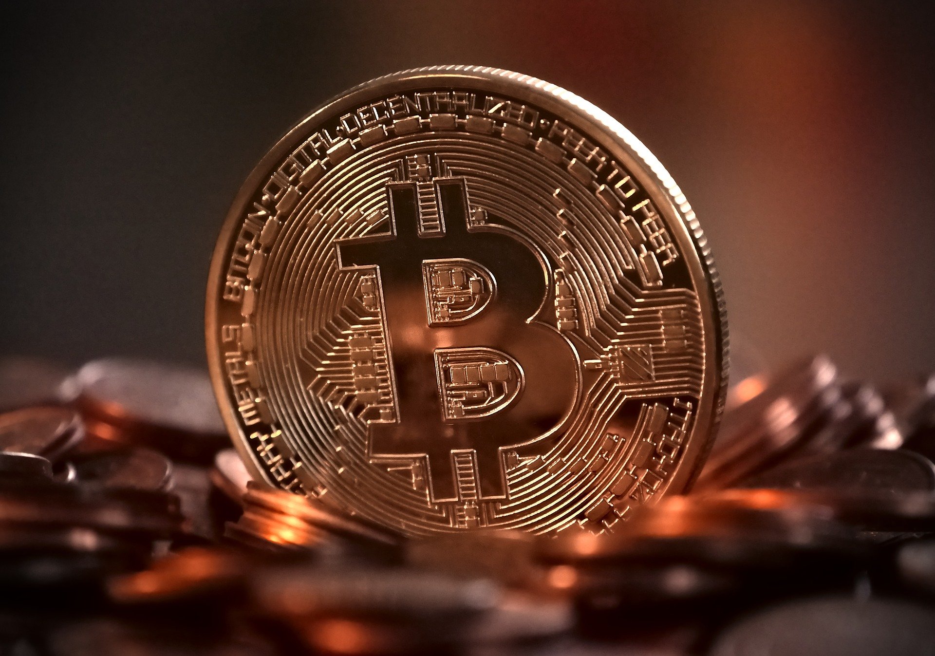 Bitcoin eleva seu preço e já almeja os US$ 9,2 mil