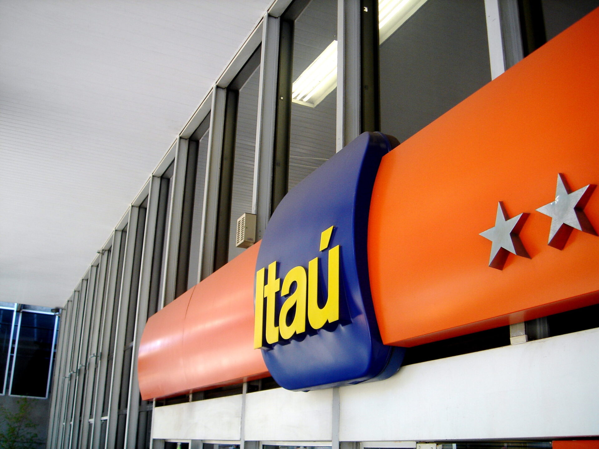 ITUB3 e ITUB4: diferenças e se vale investir em ações do Itaú - IF