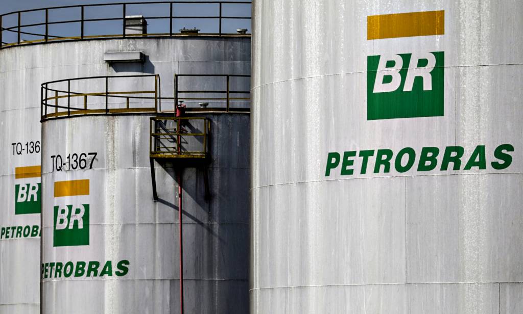 Petrobras vai eleger novo conselho em abril e Arezzo anuncia