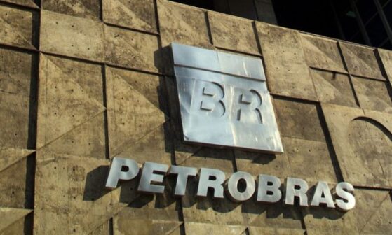 Em queda de braço com governo, Petrobras (PETR4) eleva preço de combustível