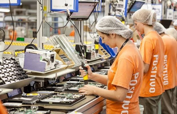 BTG: funcionários na fábrica da Positivo (POSI3)
