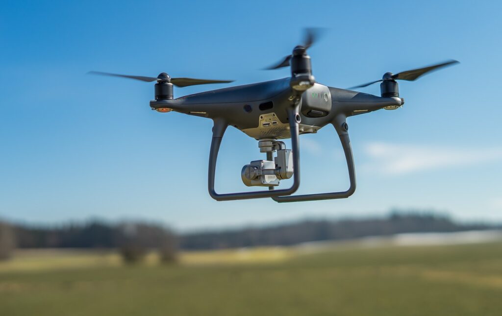 Imagem mostra um drone em pleno voo. 