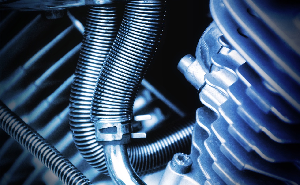 Imagem mostra um bloco de motor elétrico.