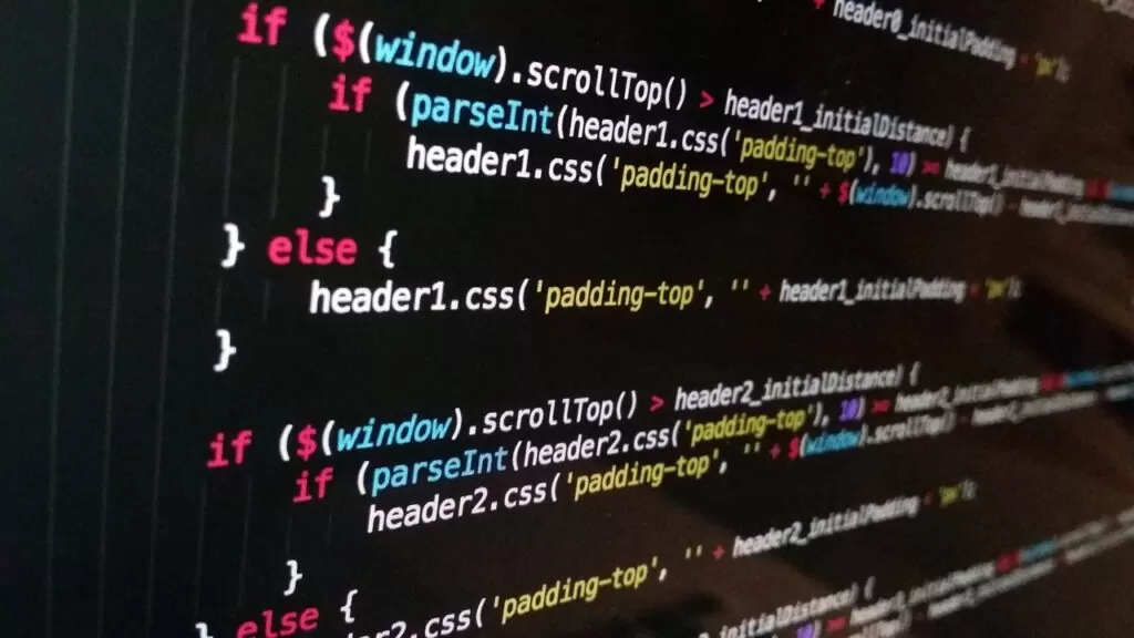 Imagem mostra algumas linhas de programação.