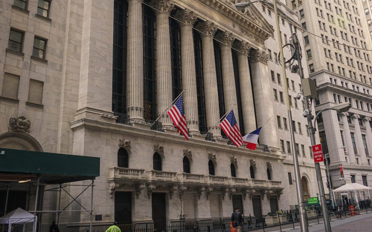 Pré-mercado hoje: falas de membros do Fed e decisão da Selic agitam o dia
