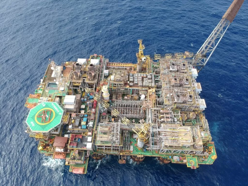 Petrobras (PETR3; PETR4)