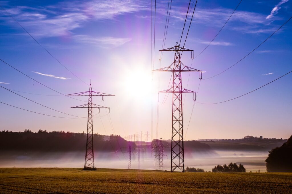 Imagem mostra uma torre de energia.