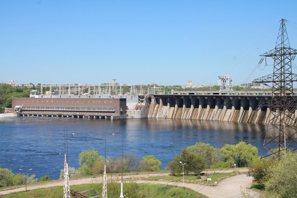 Imagem mostra a barragem de uma usina hidrelétrica