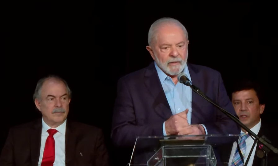 Presidente Lula durante anúncio de transição e de novos ministros
