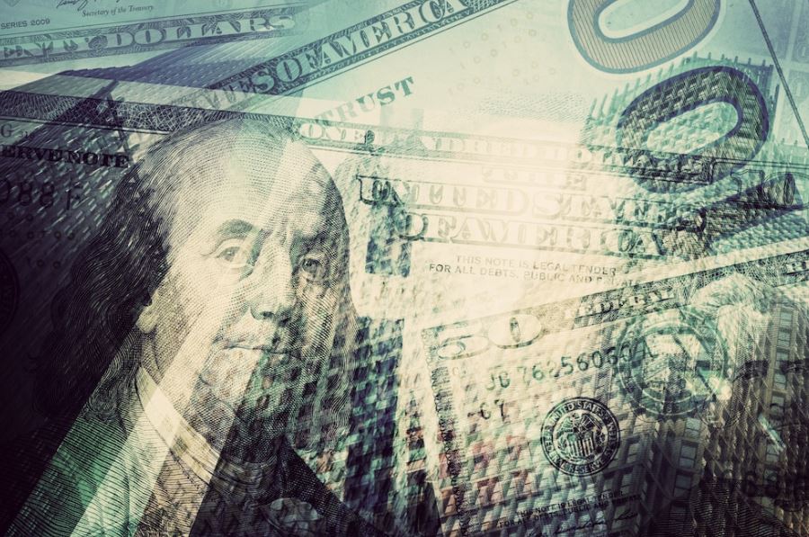 Imagem com dólar e fotos de prédios ao fundo