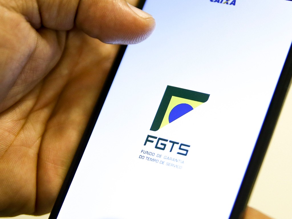Imagem mostra tela do aplicativo do FGTS; matéria fala sobre distribuição de lucro do FGTS