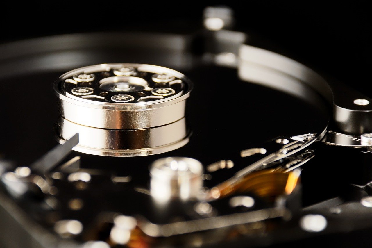 Imagem mostra um disco rígido.