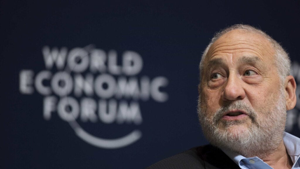 Imagem mostra o economistas Joseph Stiglitz (Nobel de Economia em 2021).