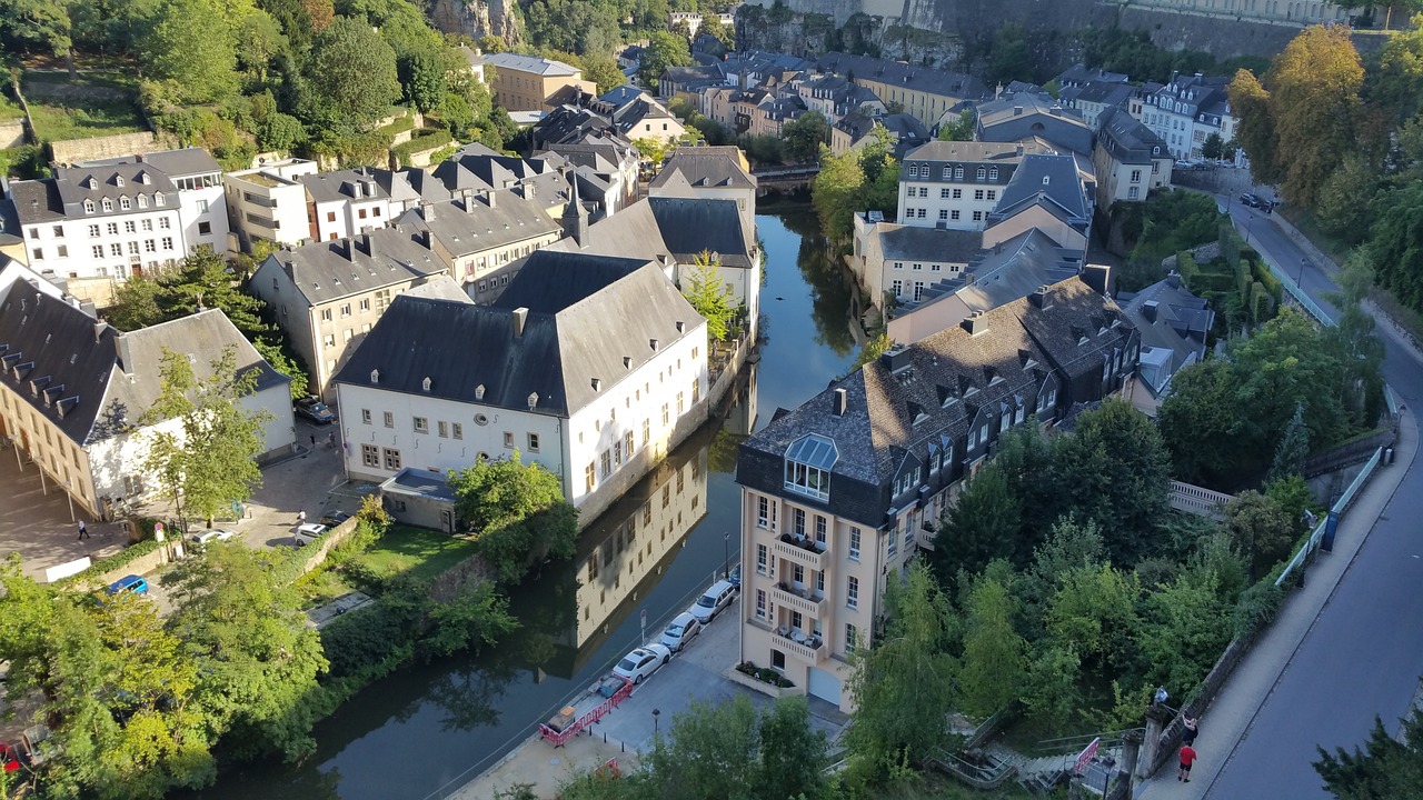 Imagem mostra a cidade de Luxemburgo, na Europa.