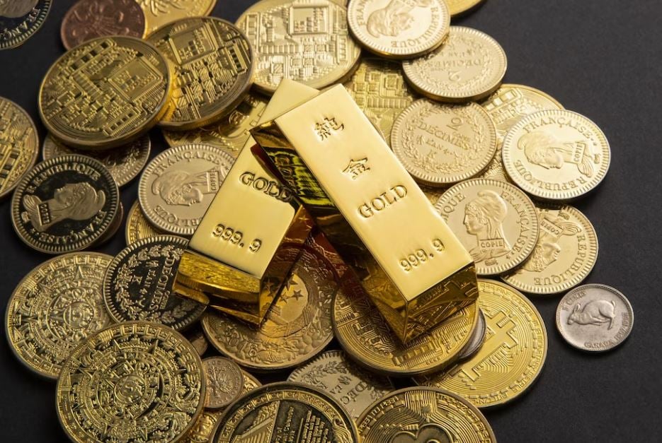 foto de barras de ouro e moedas