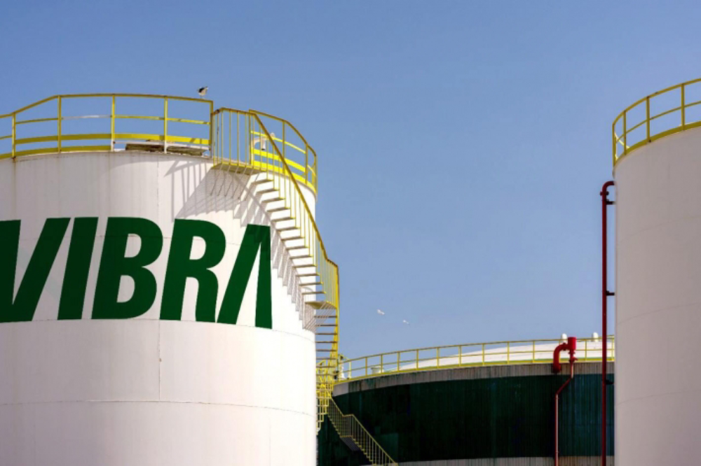 Imagem mostra refinaria da Vibra.