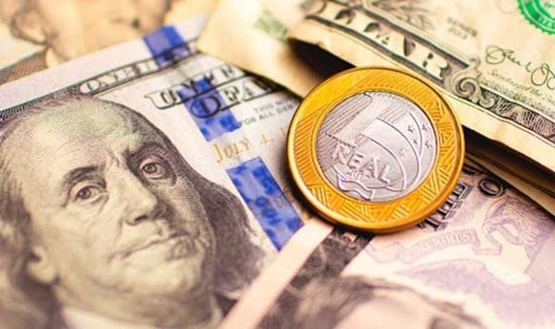 foto dólar e real