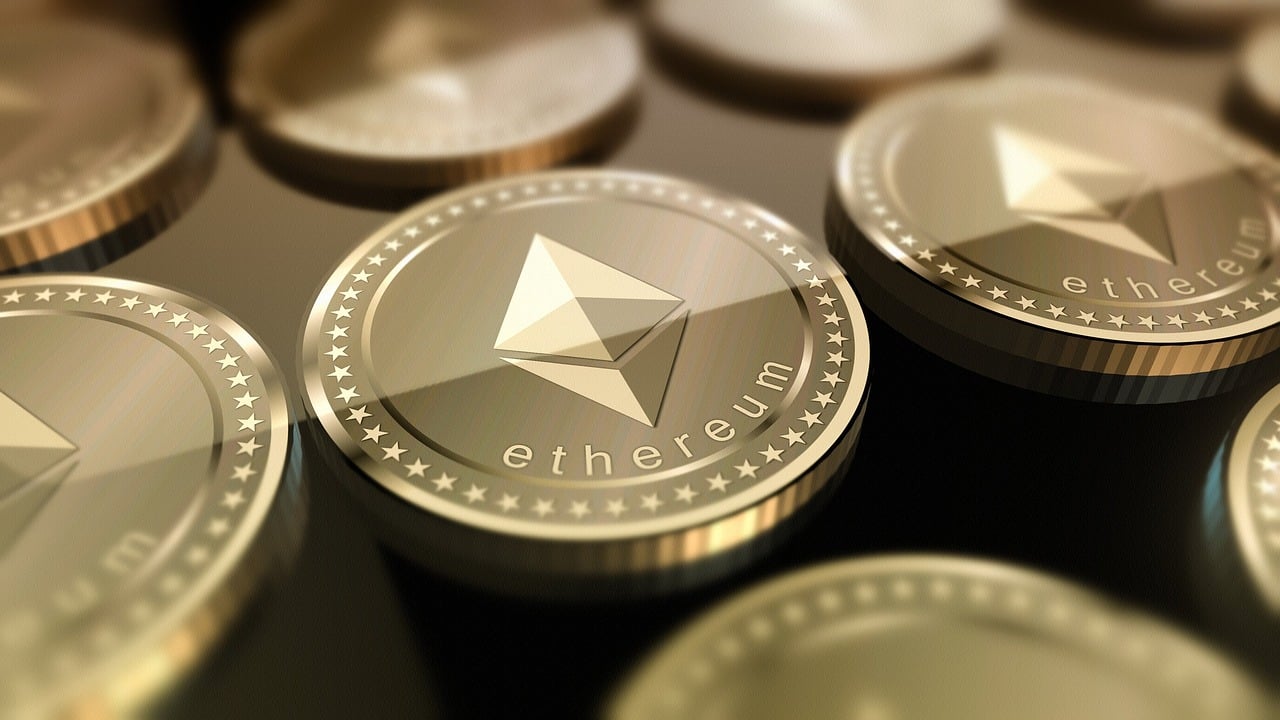 Imagem de moeda com efígie de Ethereum Hoje (ETH), criptomoeda