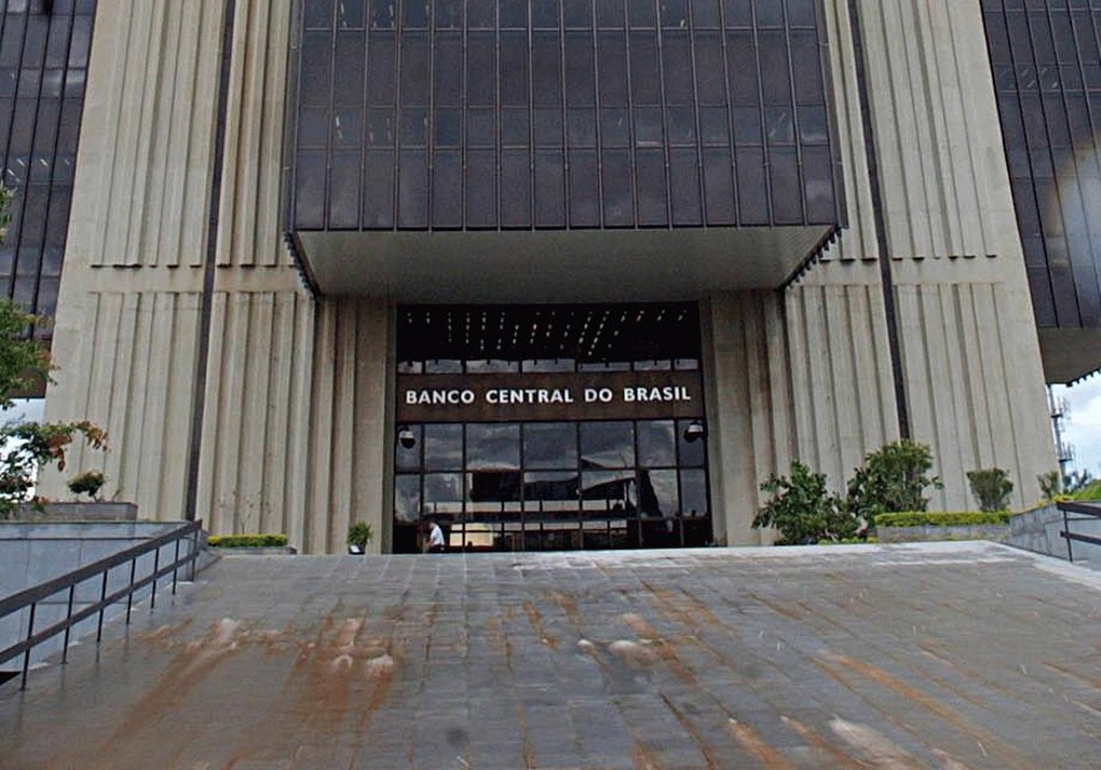 Imagem da fachada do Banco Central para matéria sobre a queda da Selic Boletim Focus