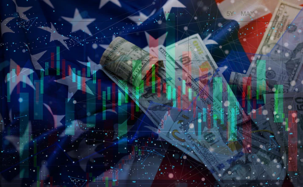 montagem com foto da bandeira dos EUA, gráfico de ações e notas de dólares. Renda fixa em dólar