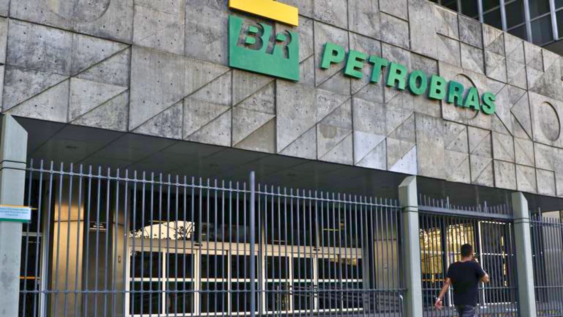 Sede da Petrobras no Rio de Janeiro sobre venda de refinaria