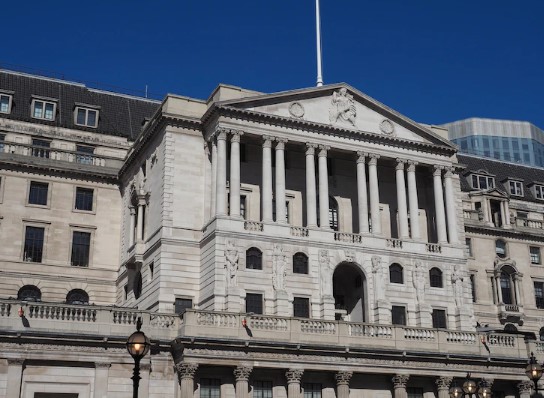 Banco da Inglaterra mantém juros em 5,25%