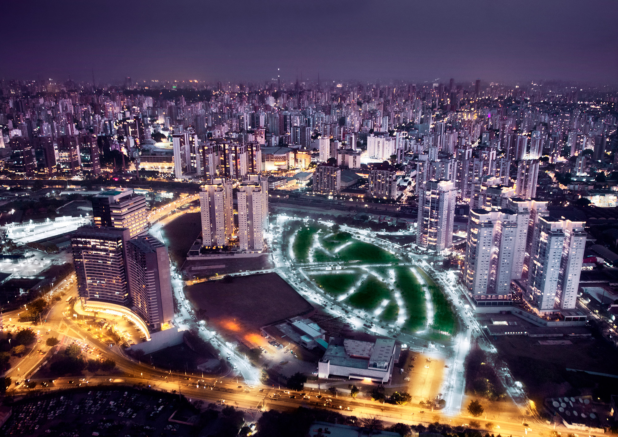 Tecnica TCSA3 imagem aérea noturna de empreendimento da empresa no Jardim das Perdizes