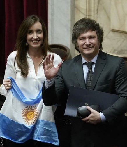 Milei assume presidência da Argentina com "medidas drásticas" e ministério reduzido
