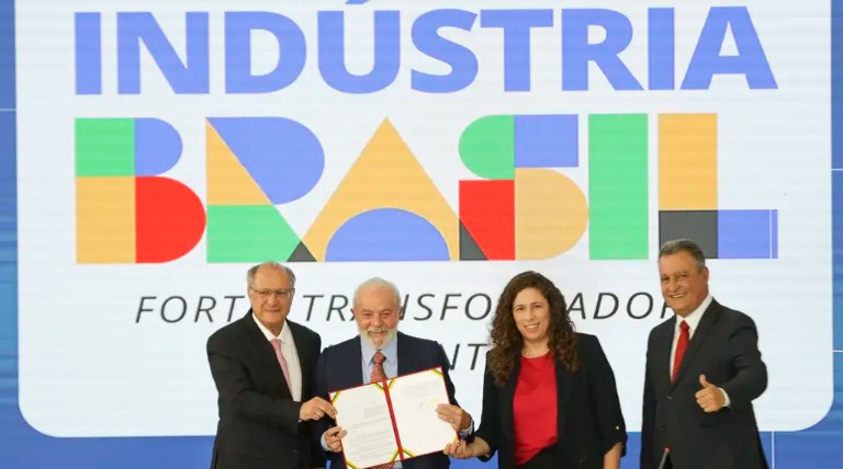 foto Lula e ministros: programa Nova Indústria Brasil