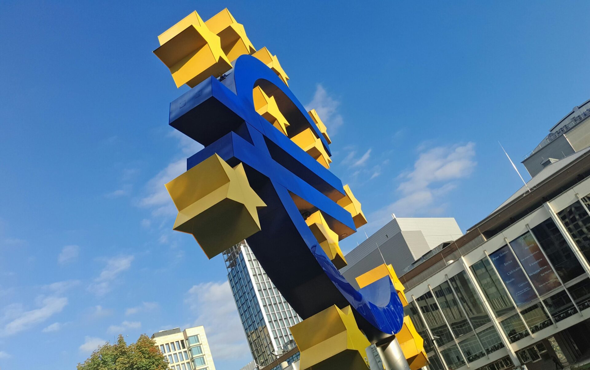 BCE mantém taxas de juros inalteradas, a 4,5% ao ano
