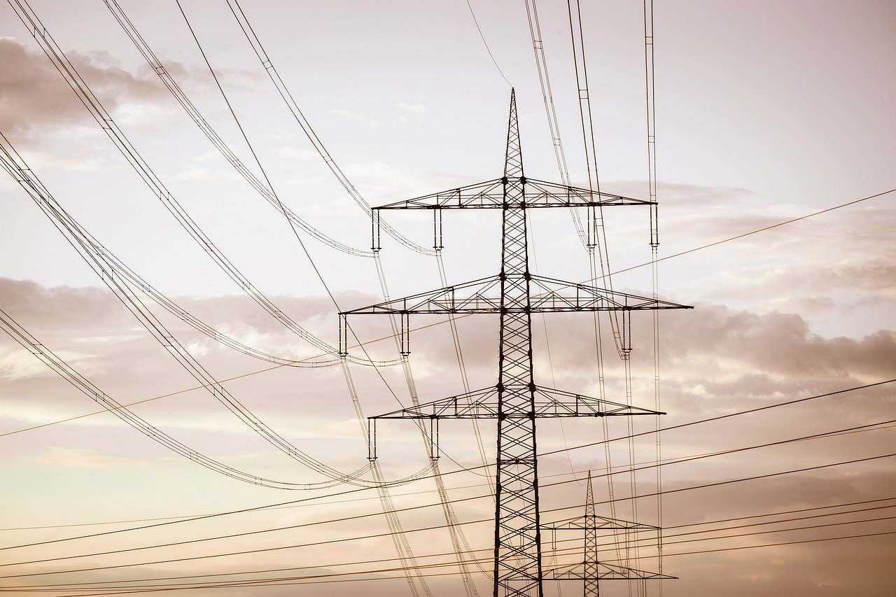 EQI Research inicia cobertura sobre transmissoras de energia elétrica