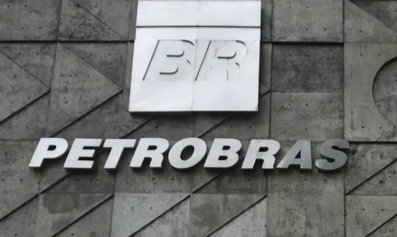 Petrobras (PETR4) confirma afastamento de ex-ministro que era conselheiro