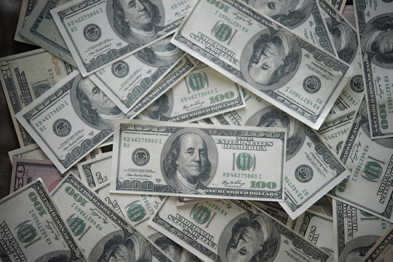 Dólar hoje chega a R$ 5,27, com conflito no Oriente Médio e tensão com risco fiscal