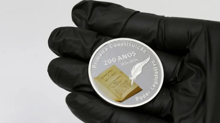 Moeda de R$ 5 celebra 200 anos da primeira Constituição