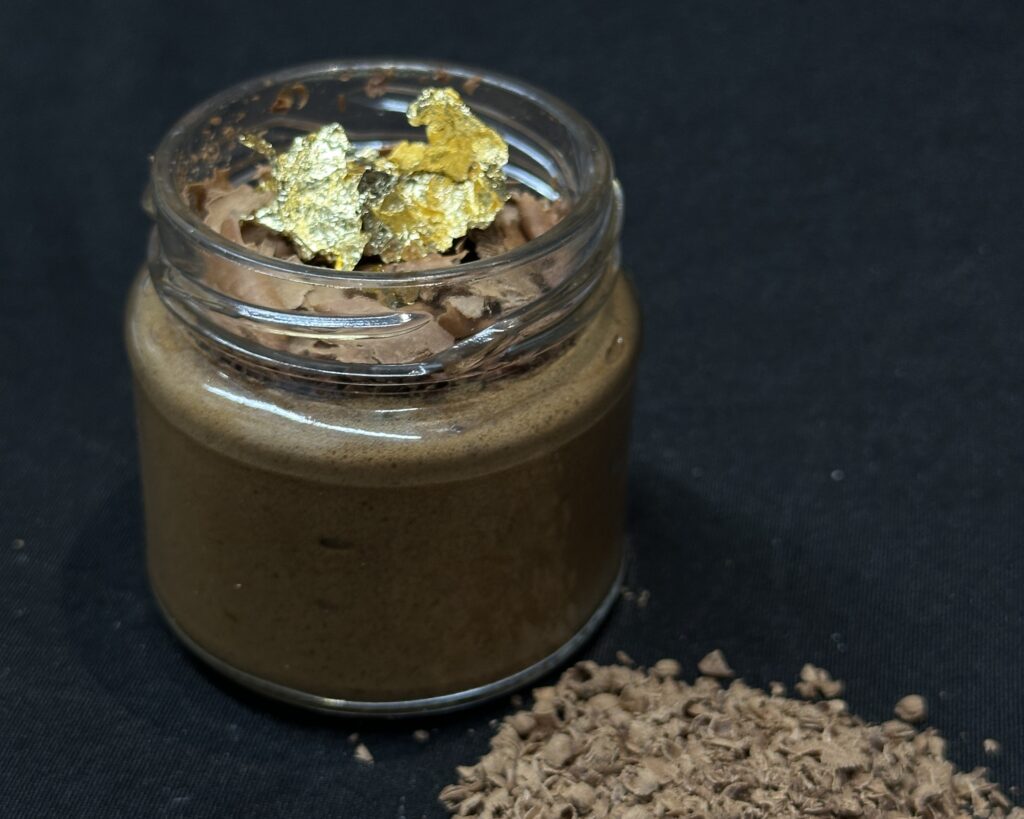 Ouro na comida. Mousse.