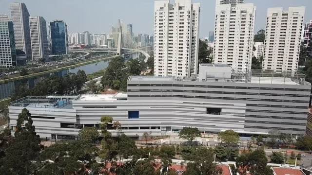 escola mais cara de sp. avenues.
