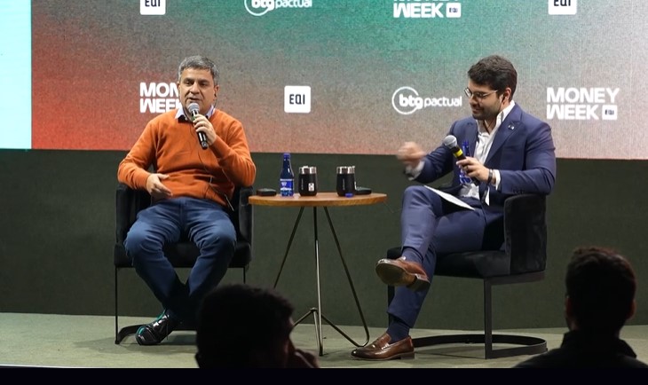 Foto Ricardo Binelli na Money Week, falando sobre FIDCs