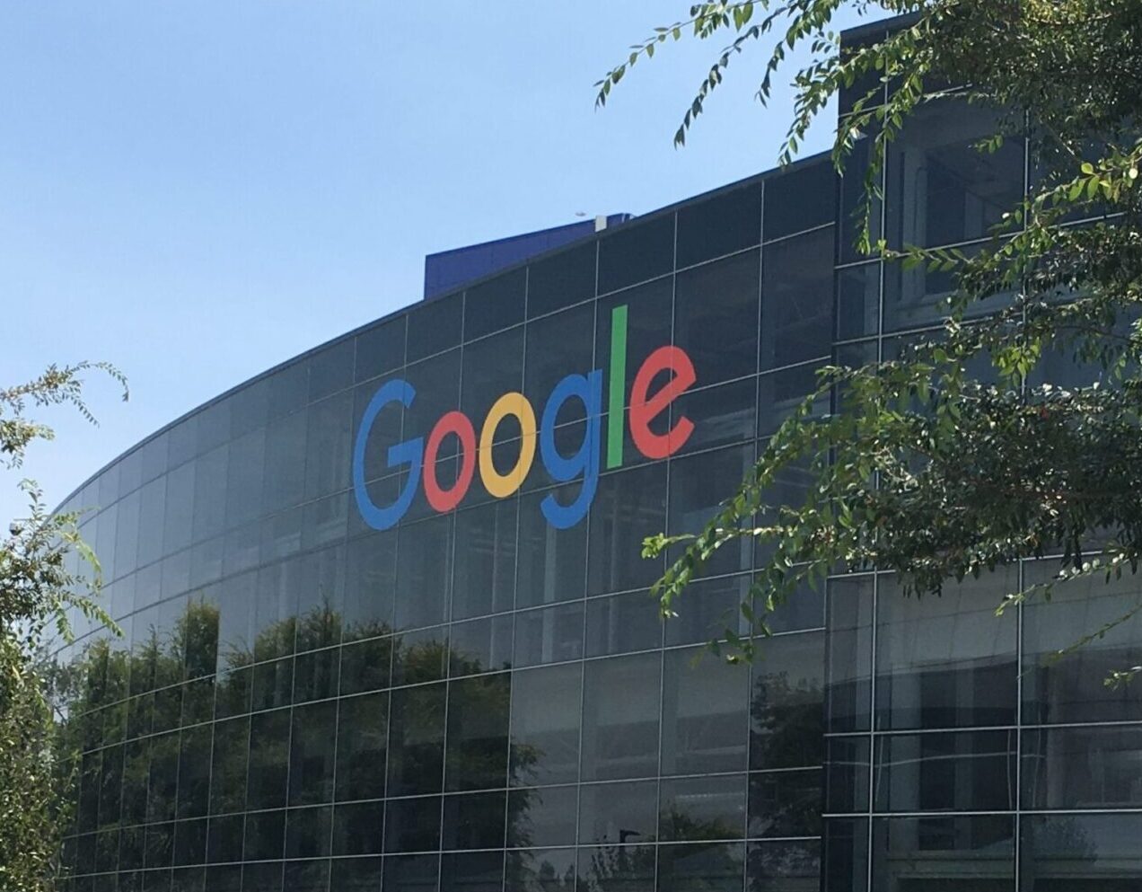 Google vence UE em processo antitruste e elimina multa de US$ 1,7 bilhão