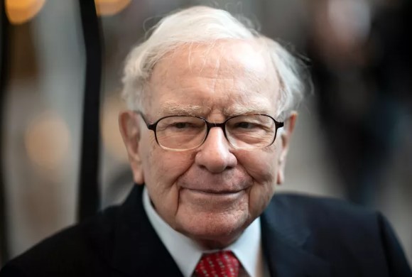 Buffett faz 94 anos e o presente é uma empresa de US$ 1 tri