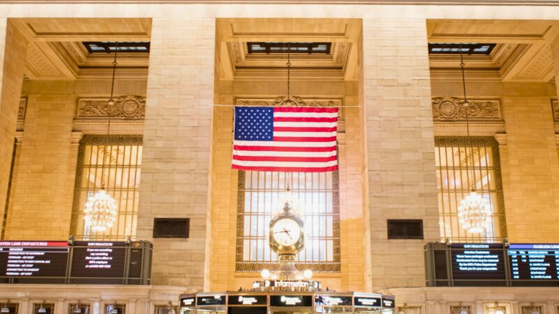 Bandeira dos EUA em uma instituição financeira