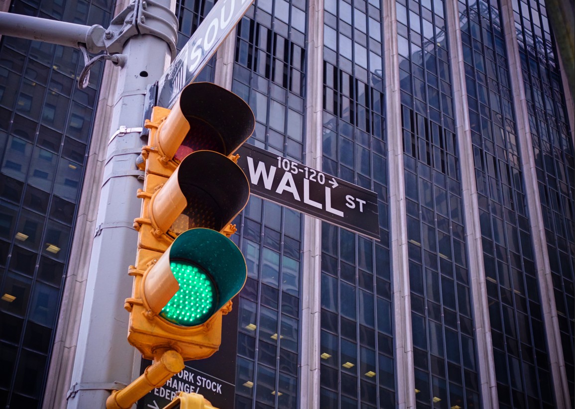 vitória Trump e ações: sinal verde da foto em Wall Street. Quais ações se beneficiam do resultado eleitora?