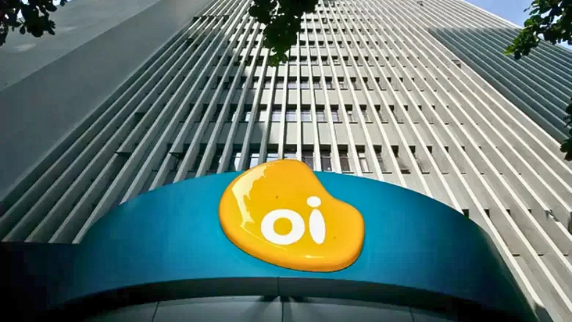 Edifício com o logo da Oi