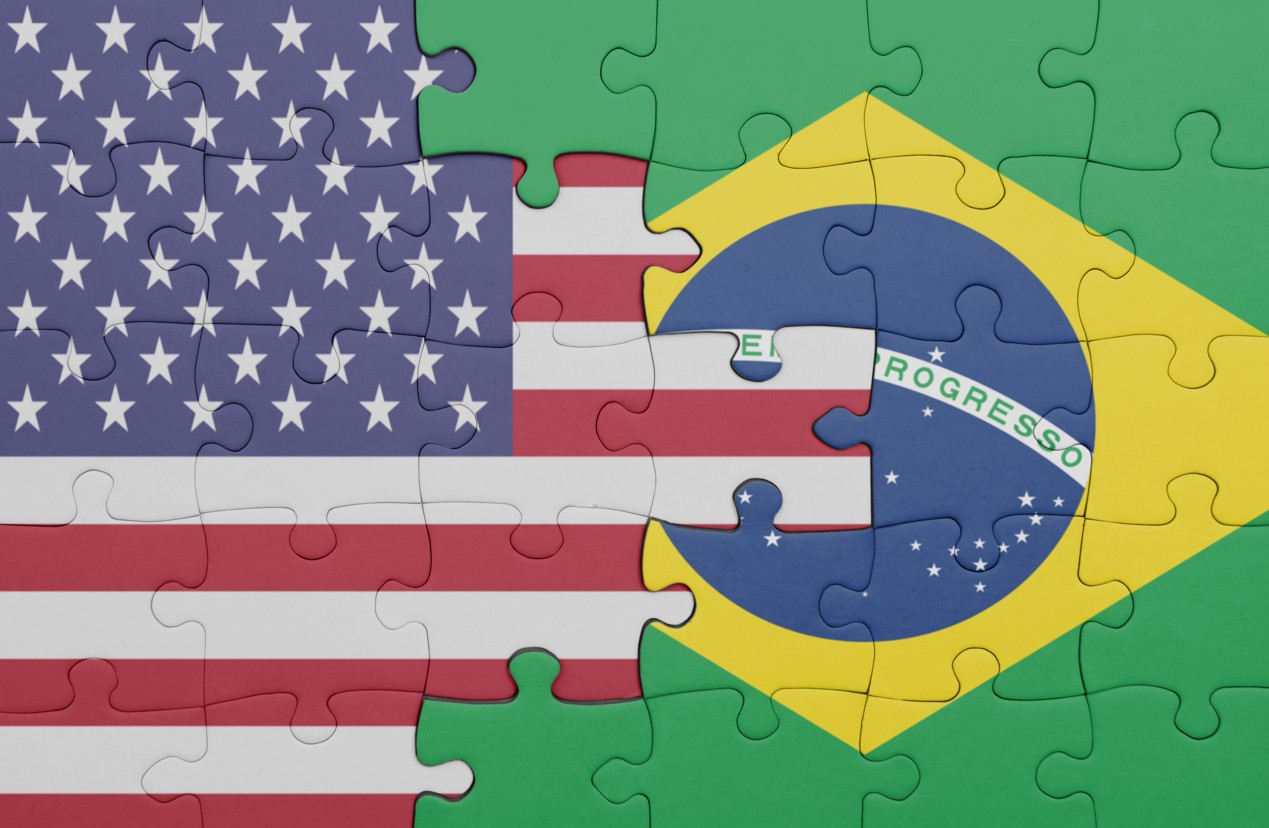 ilustração de quebra-cabeça com bandeiras brasil e eua: impactos das tarifas de Trump para o Brasil