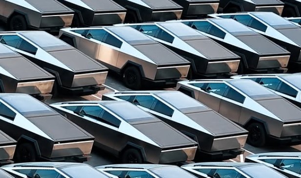 Carros da Tesla colocados lado a lado