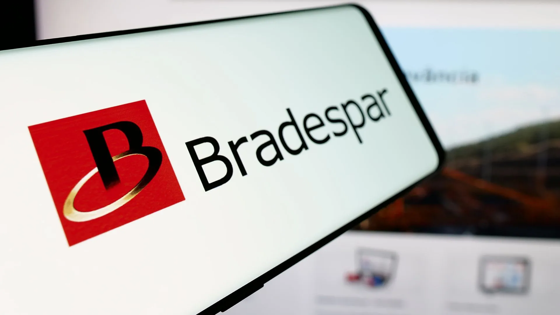 Logotipo da Bradespar em tela de computador, ilustrando resultados do 1TRI25