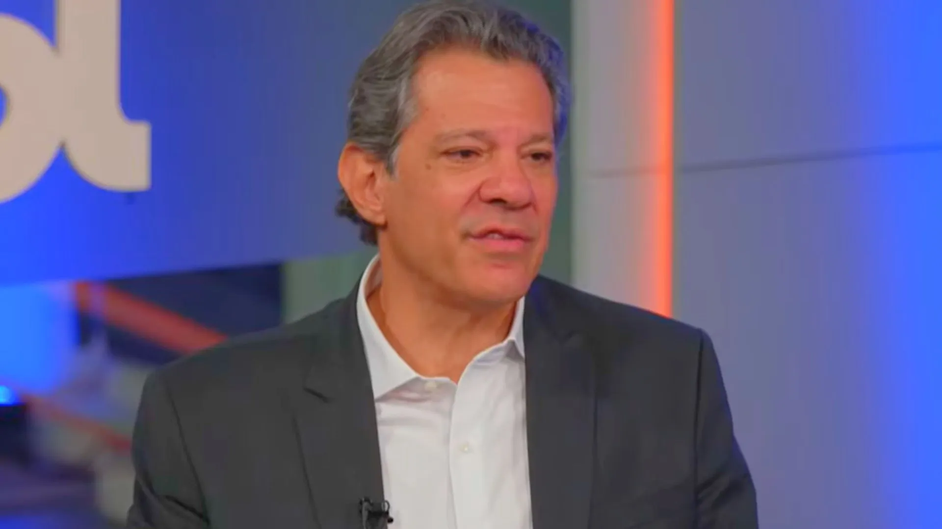 Fernando Haddad durante entrevista ao UOL News, em maio de 2025