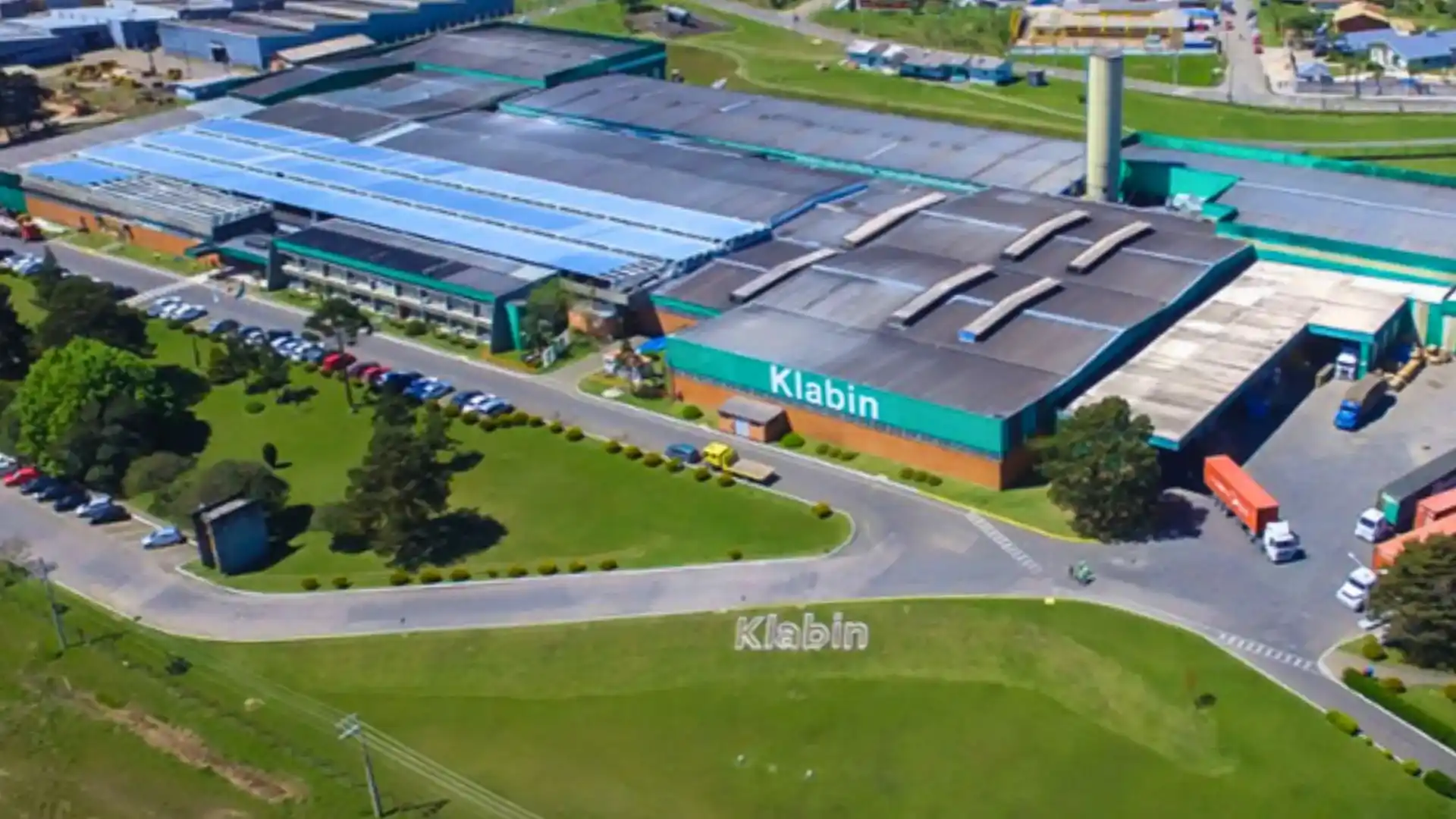 Vista aérea da unidade industrial da Klabin, representando a operação da empresa no contexto do balanço do primeiro trimestre de 2025.