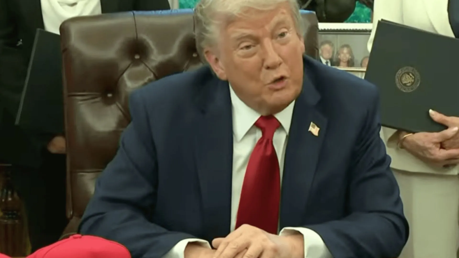 Donald Trump defende corte de juros durante coletiva na Casa Branca